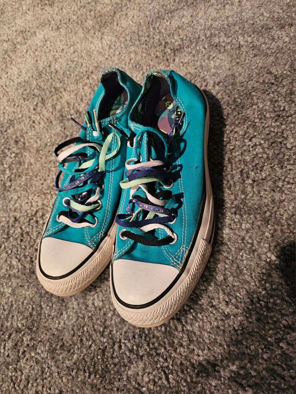 Converse Skull Lace Sneakers. Size 9.